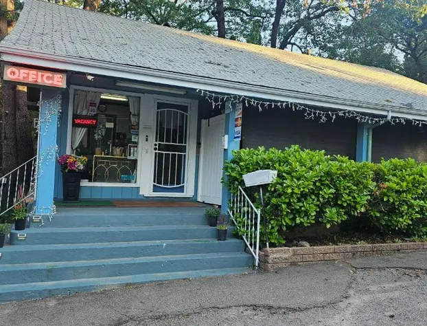 Cedar Lodge Motel hotel detail image 1