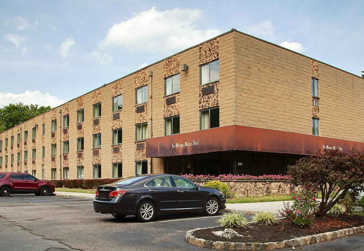 La Mirage Motor Inn hotel hero