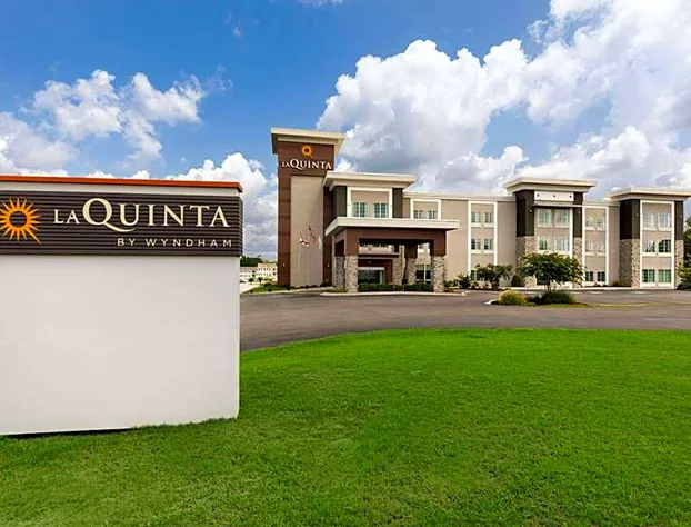 La Quinta Inn & Suites by Wyndham Cullman hotel detail image 2