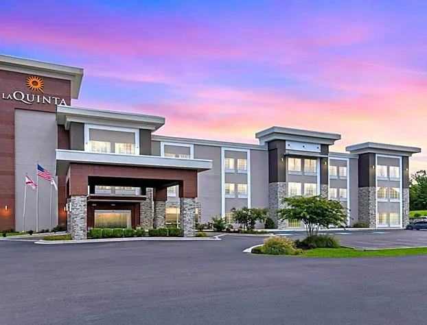 La Quinta Inn & Suites by Wyndham Cullman hotel detail image 1