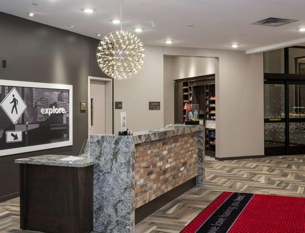 Hampton Inn & Suites Minneapolis University Area hotel detail image 2