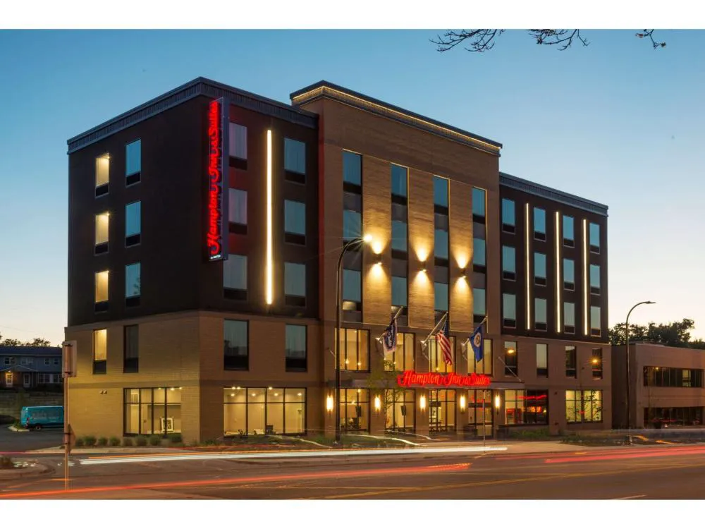 Hampton Inn & Suites Minneapolis University Area hotel hero
