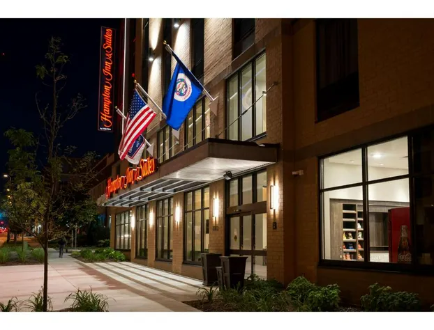 Hampton Inn & Suites Minneapolis University Area hotel detail image 1