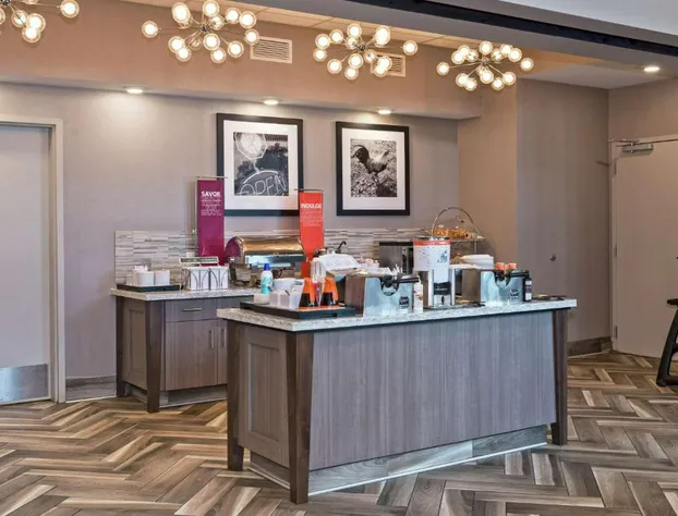 Hampton Inn & Suites Minneapolis University Area hotel detail image 3