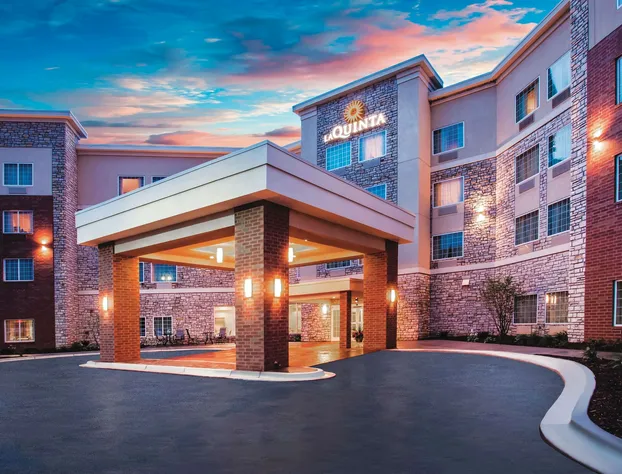 La Quinta Inn & Suites by Wyndham St. Paul-Woodbury hotel detail image 1