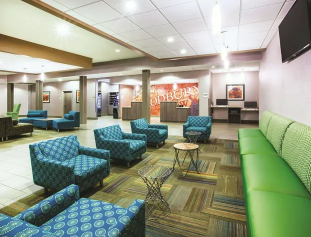 La Quinta Inn & Suites by Wyndham St. Paul-Woodbury hotel detail image 3