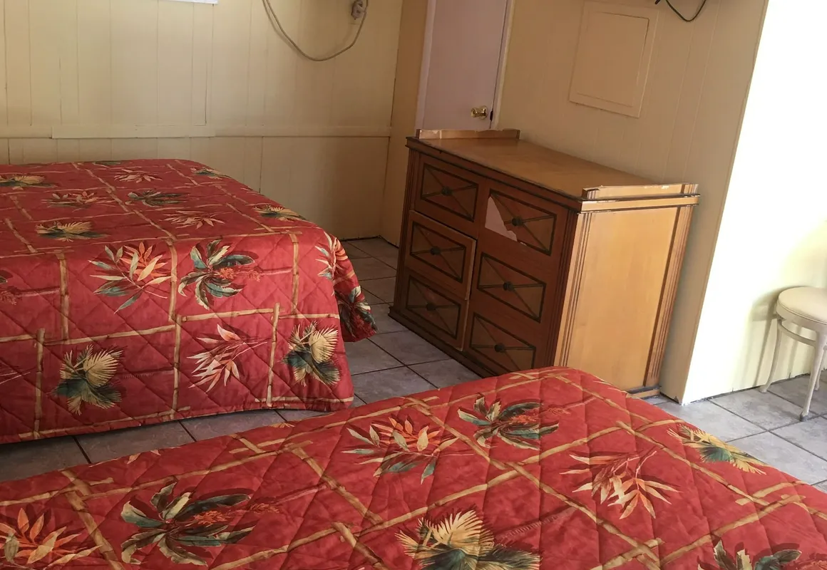 Shelton Motel hotel hero