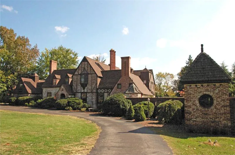 Longacre of Appomattox hotel hero