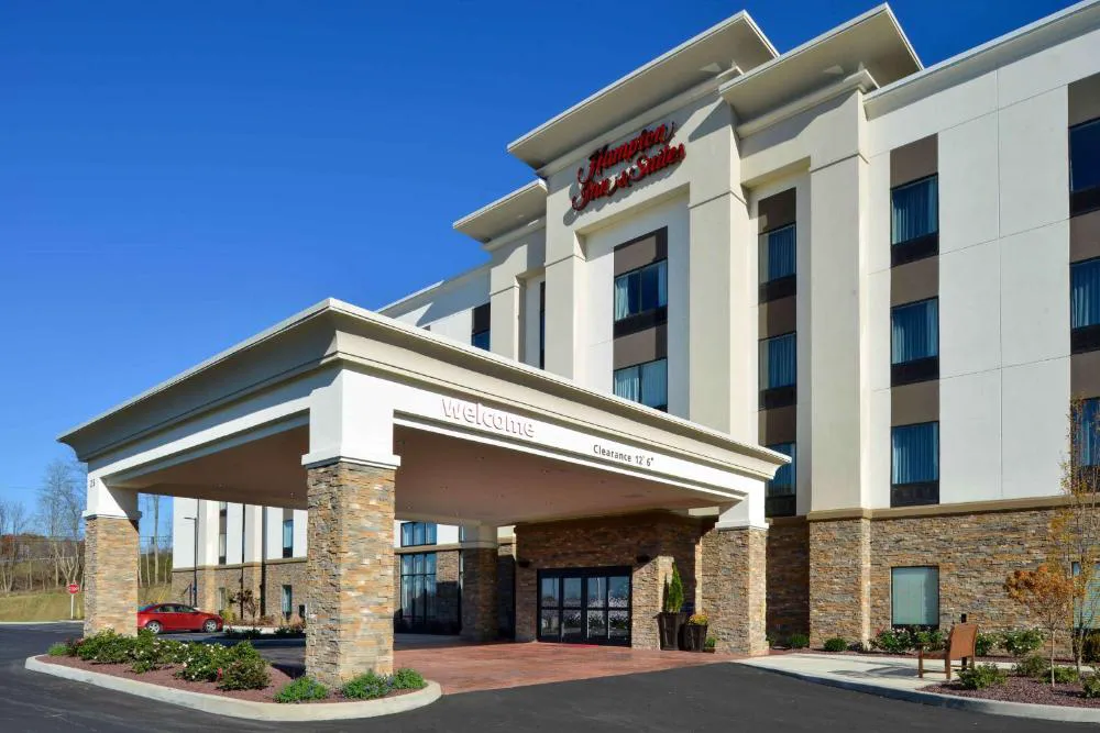 Hampton Inn & Suites Albany-East Greenbush hotel hero