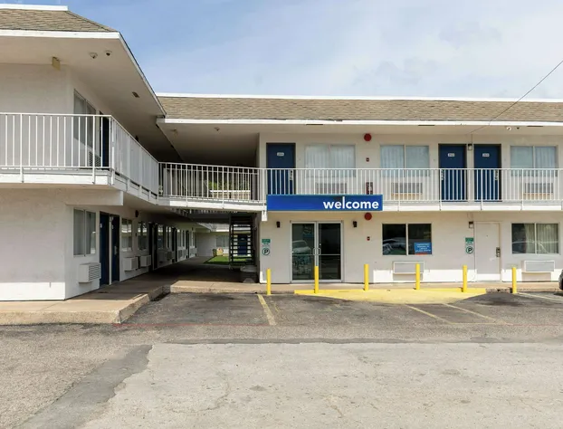 Motel 6 Lufkin, TX hotel detail image 2