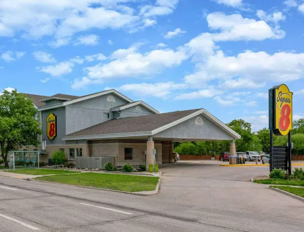 Super 8 by Wyndham Winnipeg West hotel detail image 3