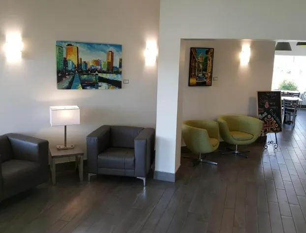 Super 8 by Wyndham Winnipeg West hotel detail image 4