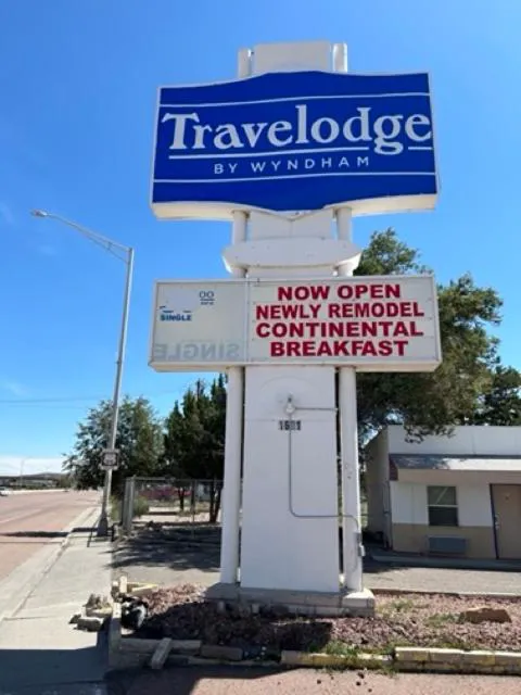 Travelodge by Wyndham Gallup hotel hero