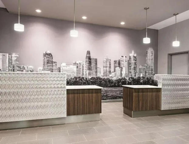 La Quinta Inn & Suites by Wyndham Dallas Grand Prairie North hotel detail image 3