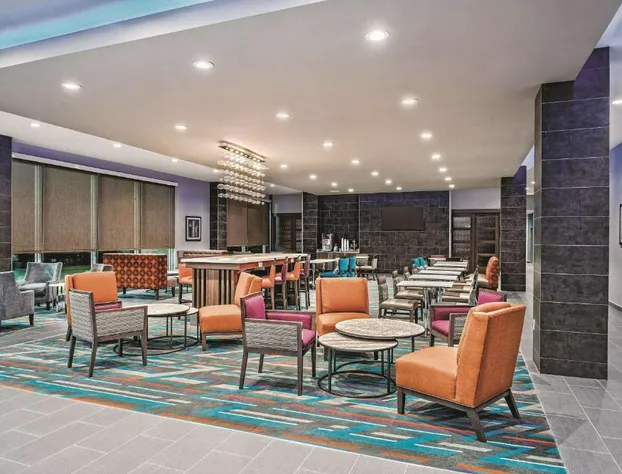 La Quinta Inn & Suites by Wyndham Dallas Grand Prairie North hotel detail image 3