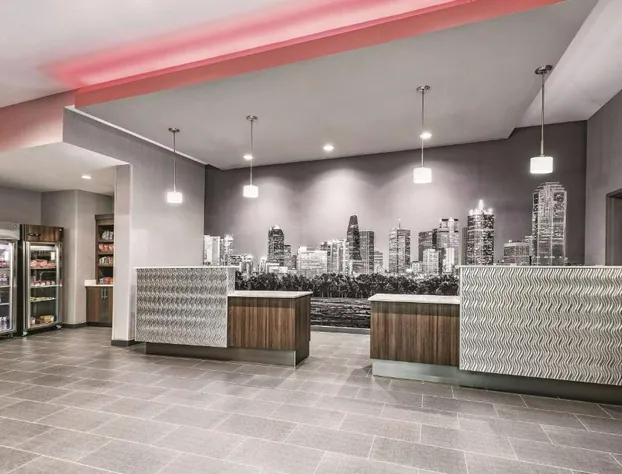 La Quinta Inn & Suites by Wyndham Dallas Grand Prairie North hotel detail image 4