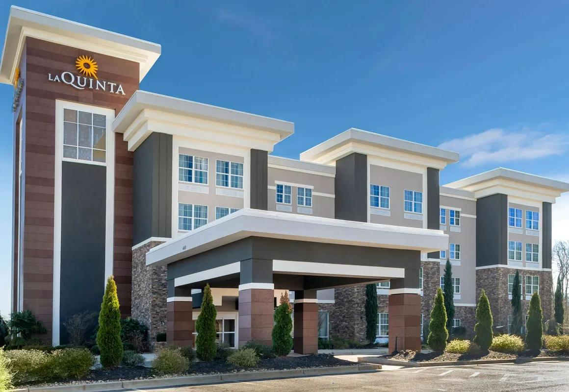 La Quinta Inn & Suites by Wyndham Forsyth hotel hero