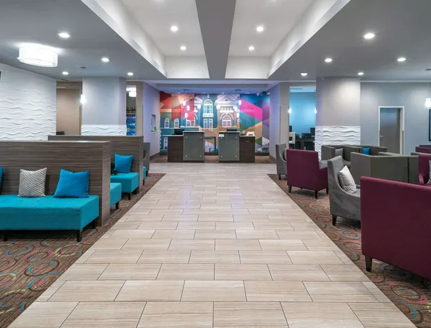 La Quinta Inn & Suites by Wyndham Forsyth hotel detail image 4