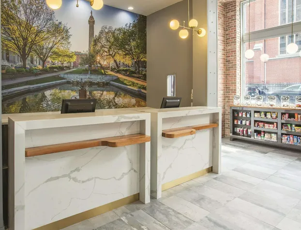 La Quinta Inn & Suites by Wyndham Baltimore Downtown hotel detail image 1