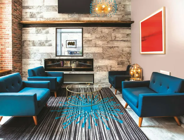 La Quinta Inn & Suites by Wyndham Baltimore Downtown hotel detail image 2