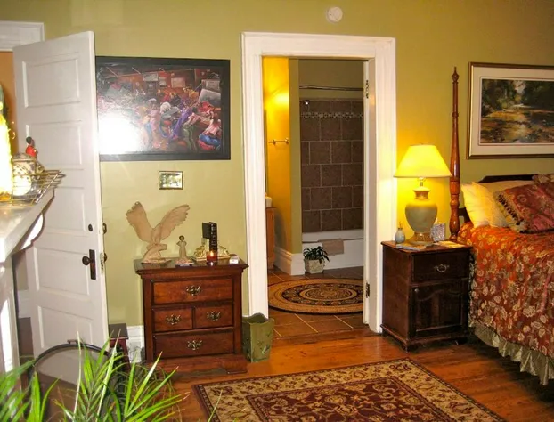 Inn Upon Moon River Plantation hotel detail image 3