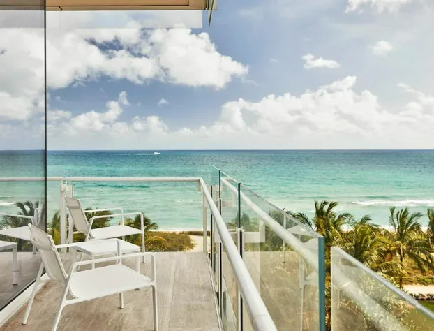 Four Seasons Hotel at The Surf Club hotel detail image 4