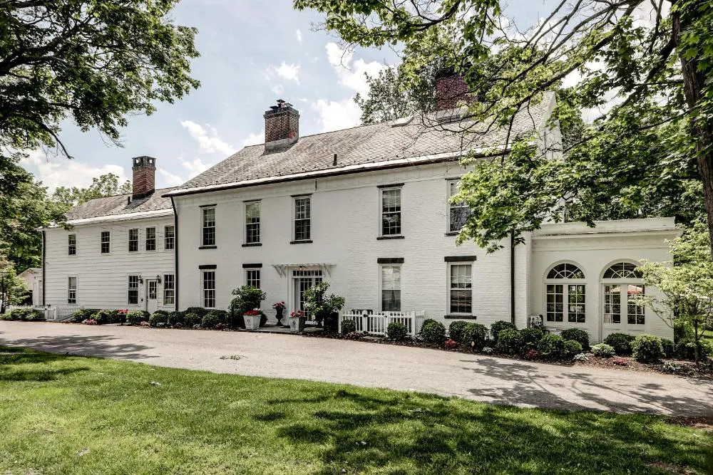 Stagecoach Inn hotel hero