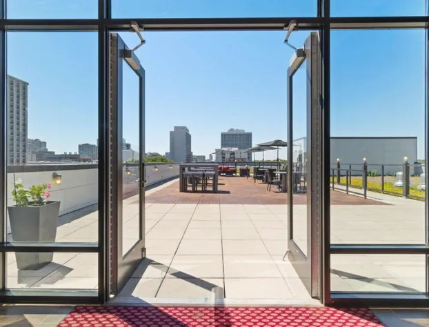 Hampton Inn Chicago North-Loyola Station hotel detail image 3