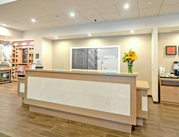 Hampton Inn Chicago North-Loyola Station hotel detail image 4