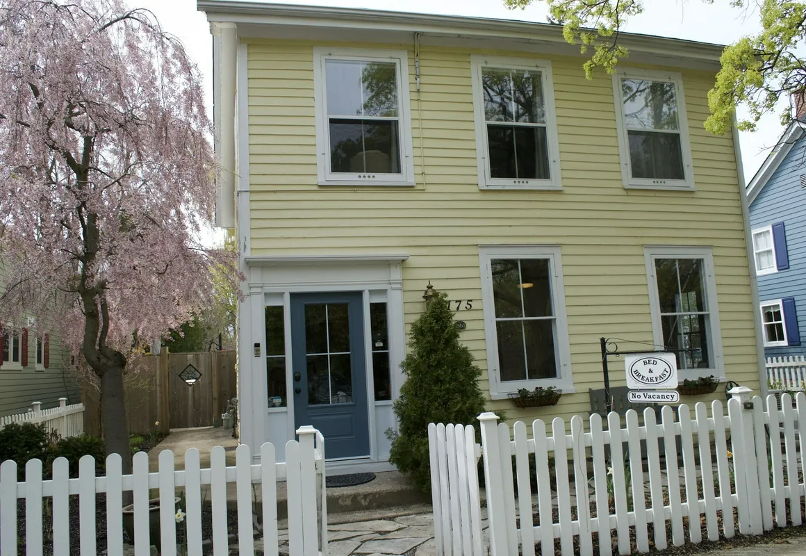 Queen Regent hotel hero