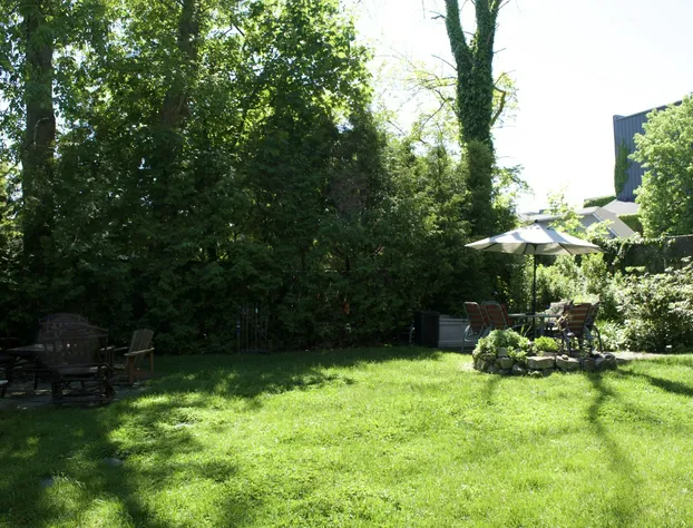 Queen Regent hotel detail image 1