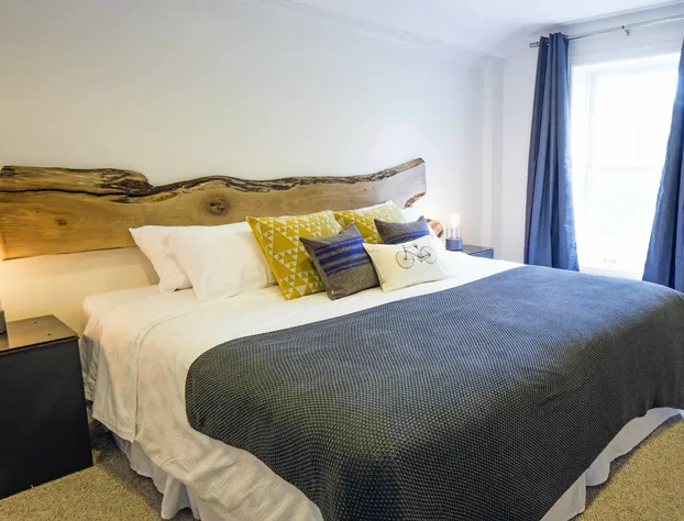 Queen Regent hotel detail image 4