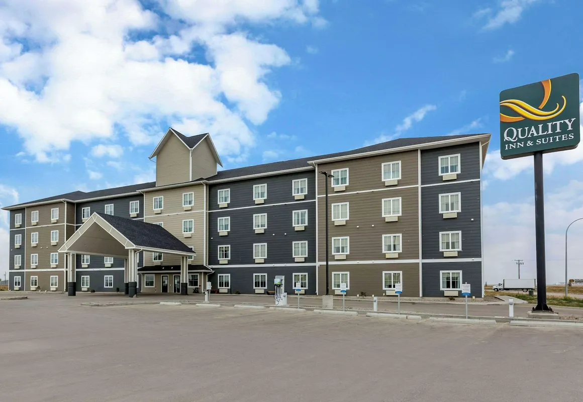 Quality Inn & Suites hotel hero