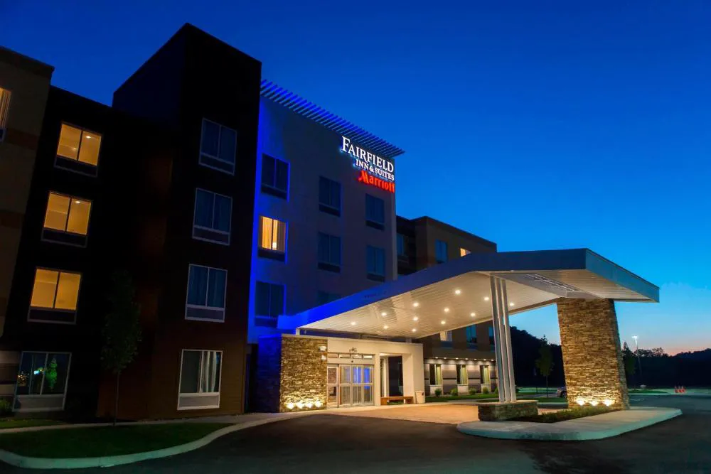 Fairfield Inn & Suites Cambridge hotel hero