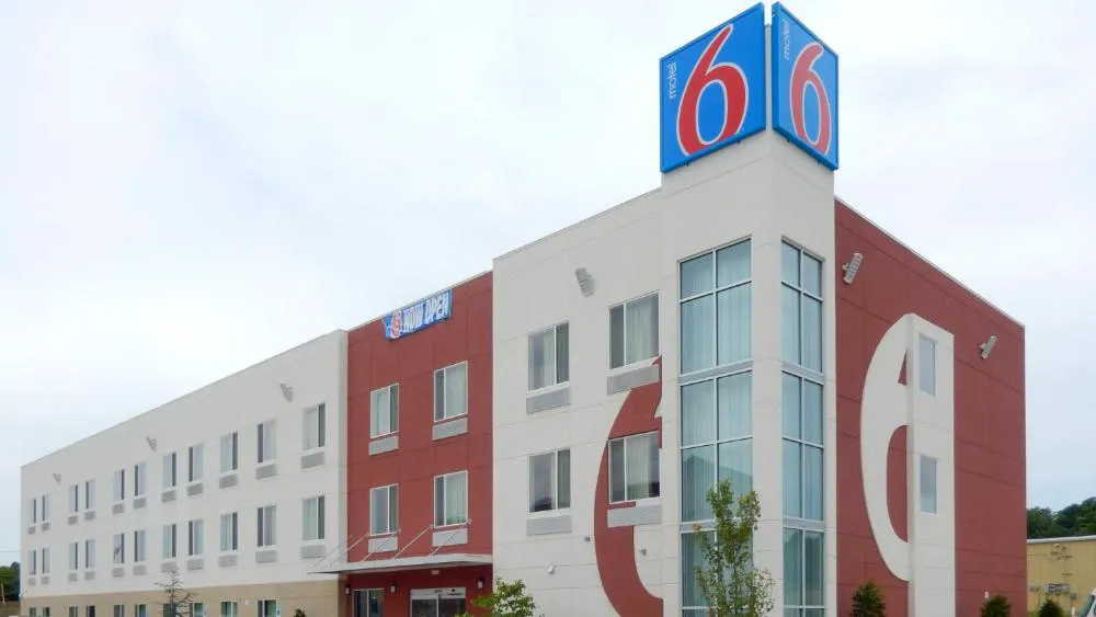 Motel 6 Tulsa, OK hotel hero