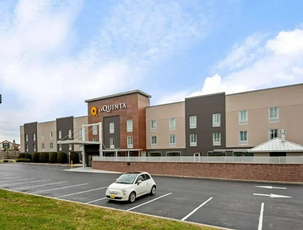 La Quinta Inn & Suites by Wyndham New Cumberland-Harrisburg hotel detail image 1