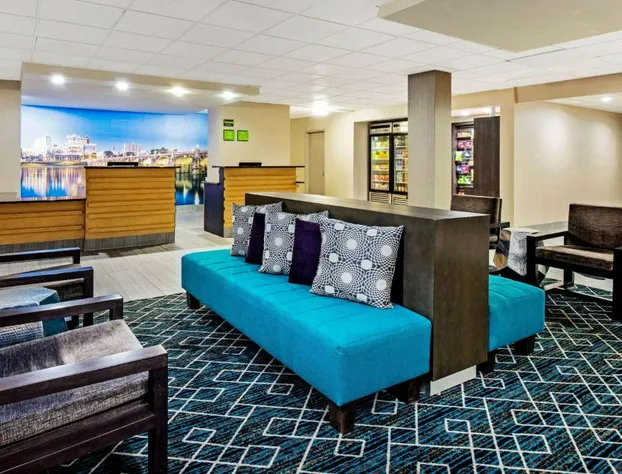 La Quinta Inn & Suites by Wyndham New Cumberland-Harrisburg hotel detail image 4