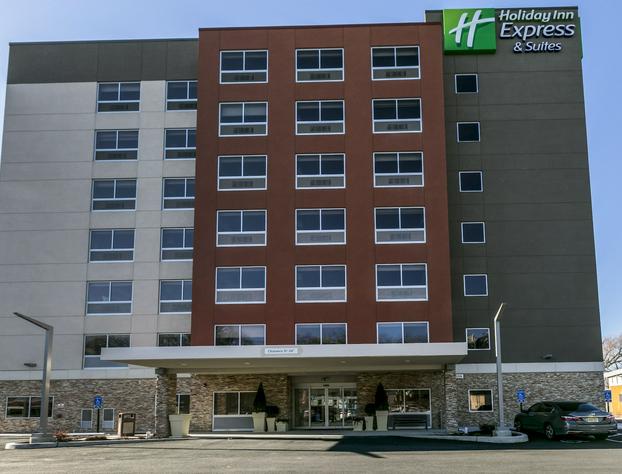Holiday Inn Express & Suites Jersey City North - Hoboken, an IHG Hotel hotel detail image 3