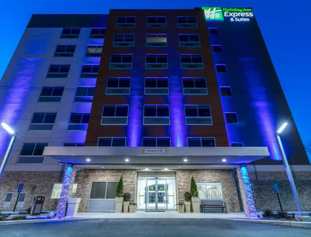 Holiday Inn Express & Suites Jersey City North - Hoboken by IHG hotel detail image 1