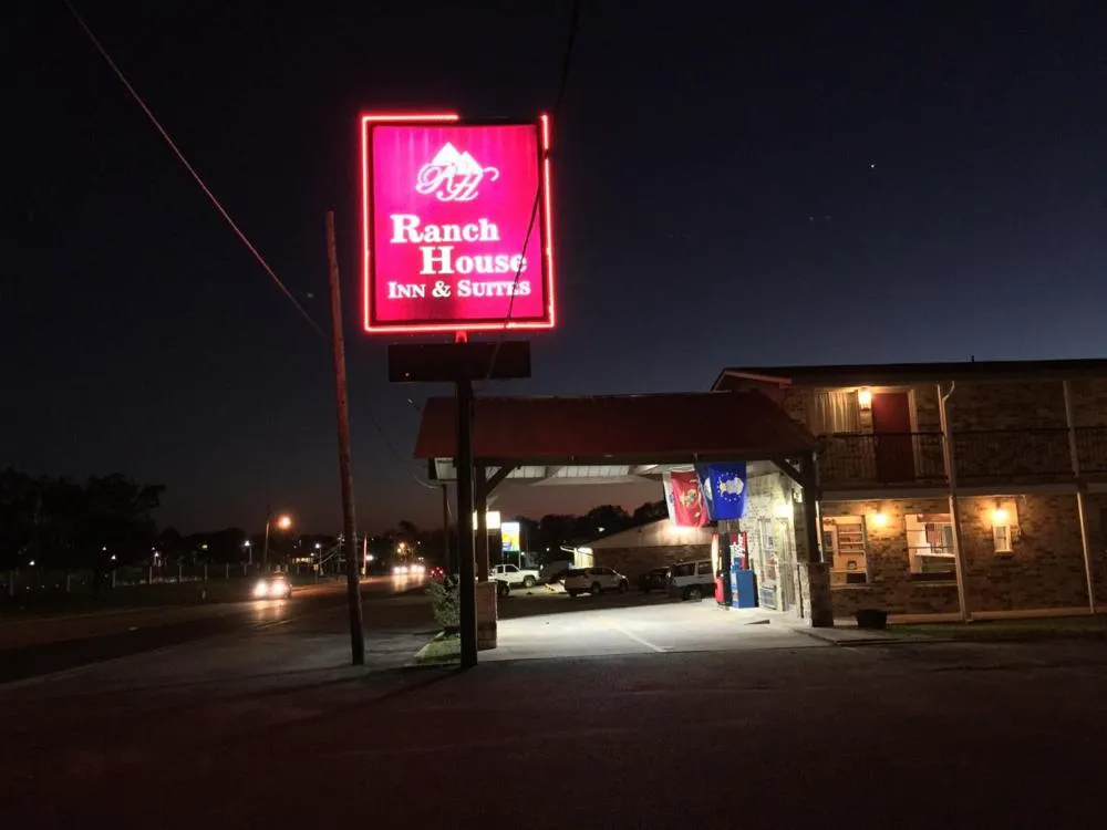 Ranch House Inn and Suites hotel hero