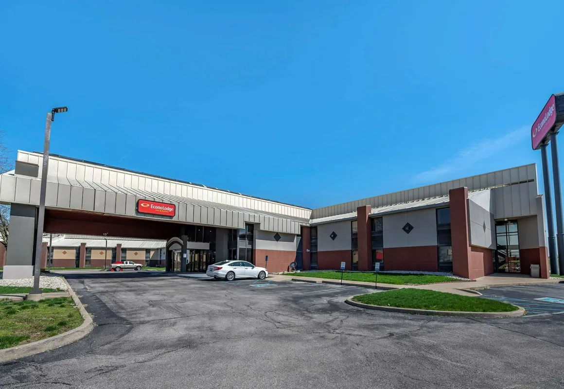 Econo Lodge Inn & Suites hotel hero