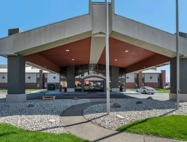 Econo Lodge Inn & Suites hotel detail image 2