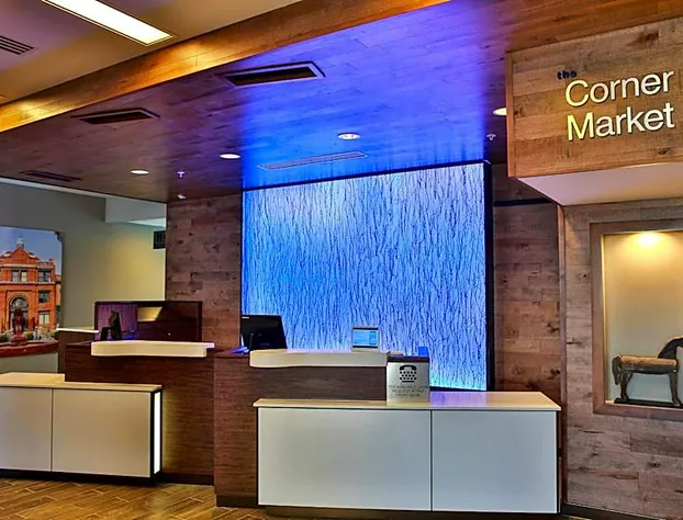 Fairfield Inn & Suites by Marriott Savannah Midtown hotel detail image 1