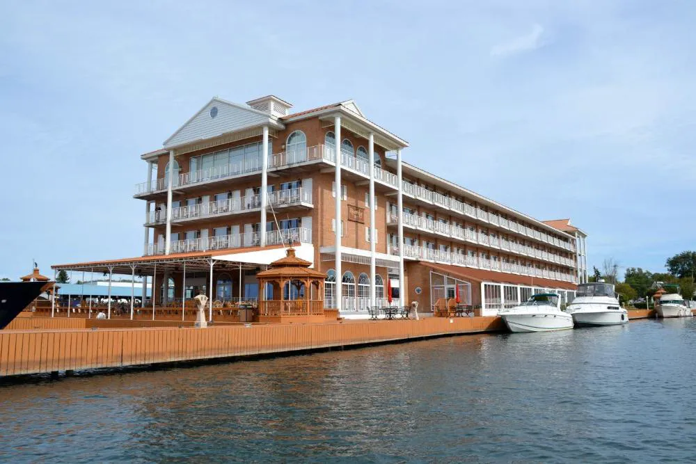 Riveredge Resort hotel hero