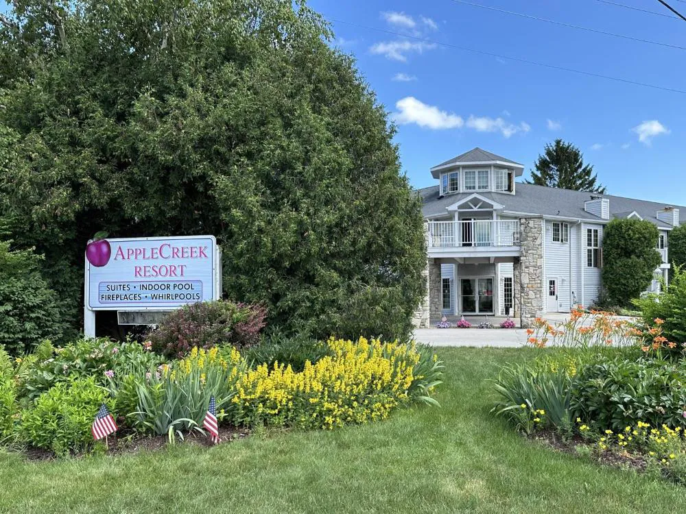 AppleCreek Resort - Hotel & Suites hotel hero