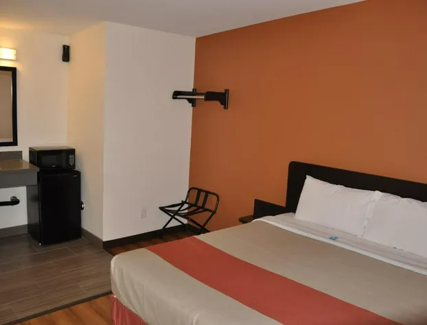 Motel 6 on Maple hotel detail image 3