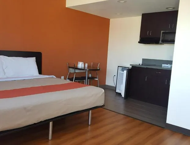 Motel 6 on Maple hotel detail image 4