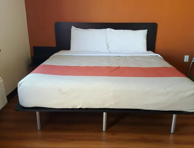 Motel 6 on Maple hotel detail image 2