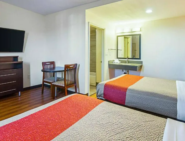 Motel 6 on Maple hotel detail image 3