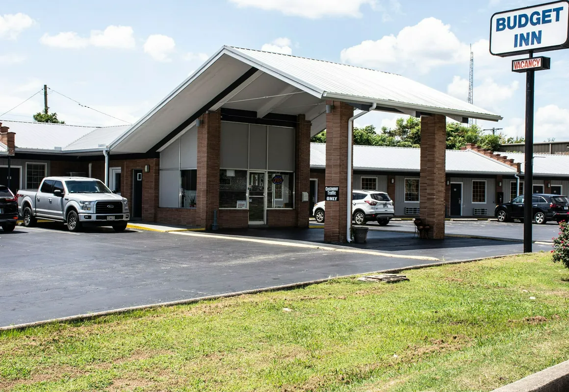 Budget Inn Carthage hotel hero